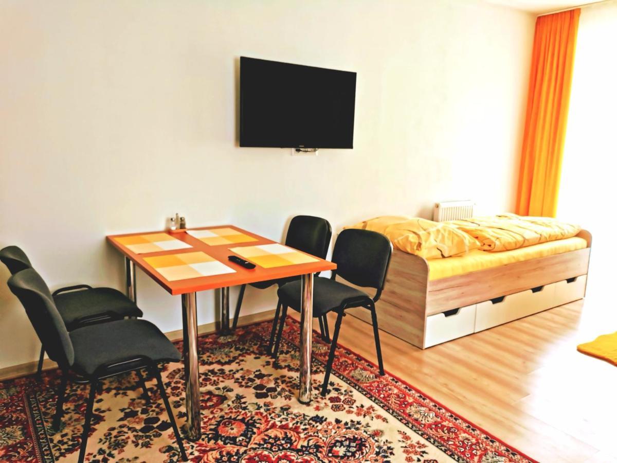 Comenius Apartments - Apartmany Na Rohu 斯维德尼克 外观 照片